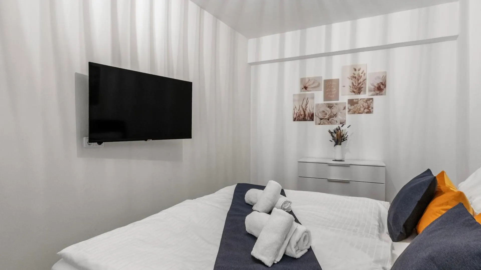 Apartment Altstadt - Exklusive 3-Zi-Wohnung Mit 90 Qm Und Grossem Balkon Nuremberg Germany