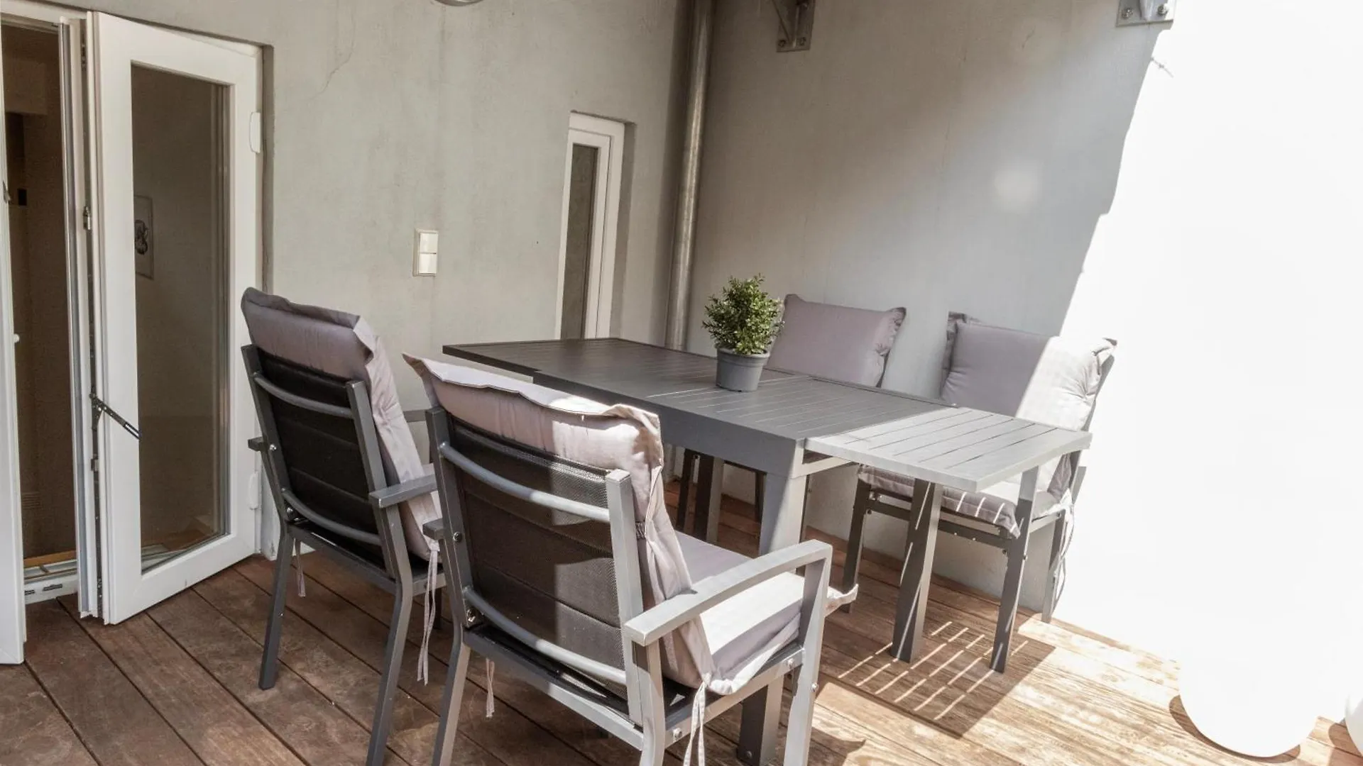 Altstadt - Exklusive 3-Zi-Wohnung Mit 90 Qm Und Grossem Balkon Nuremberg